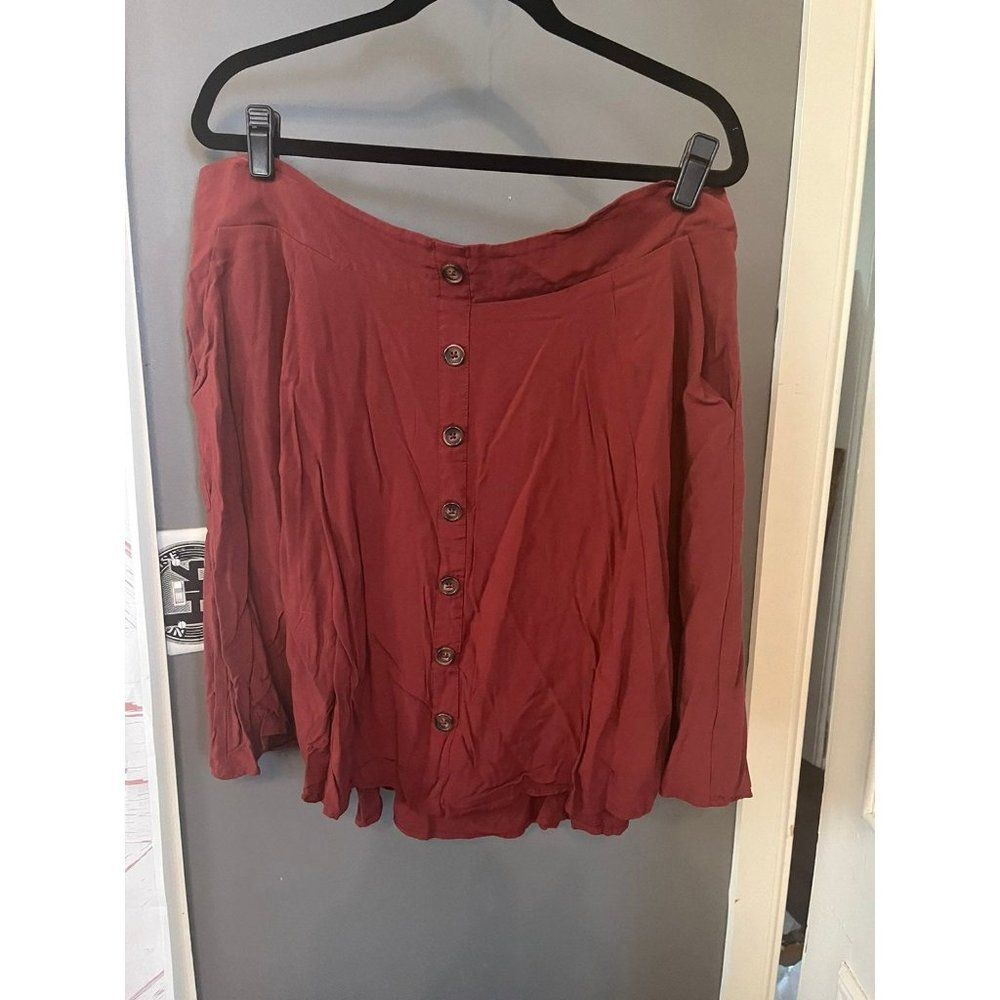 Torrid size 2 burnt red burgandy skirt with buttons